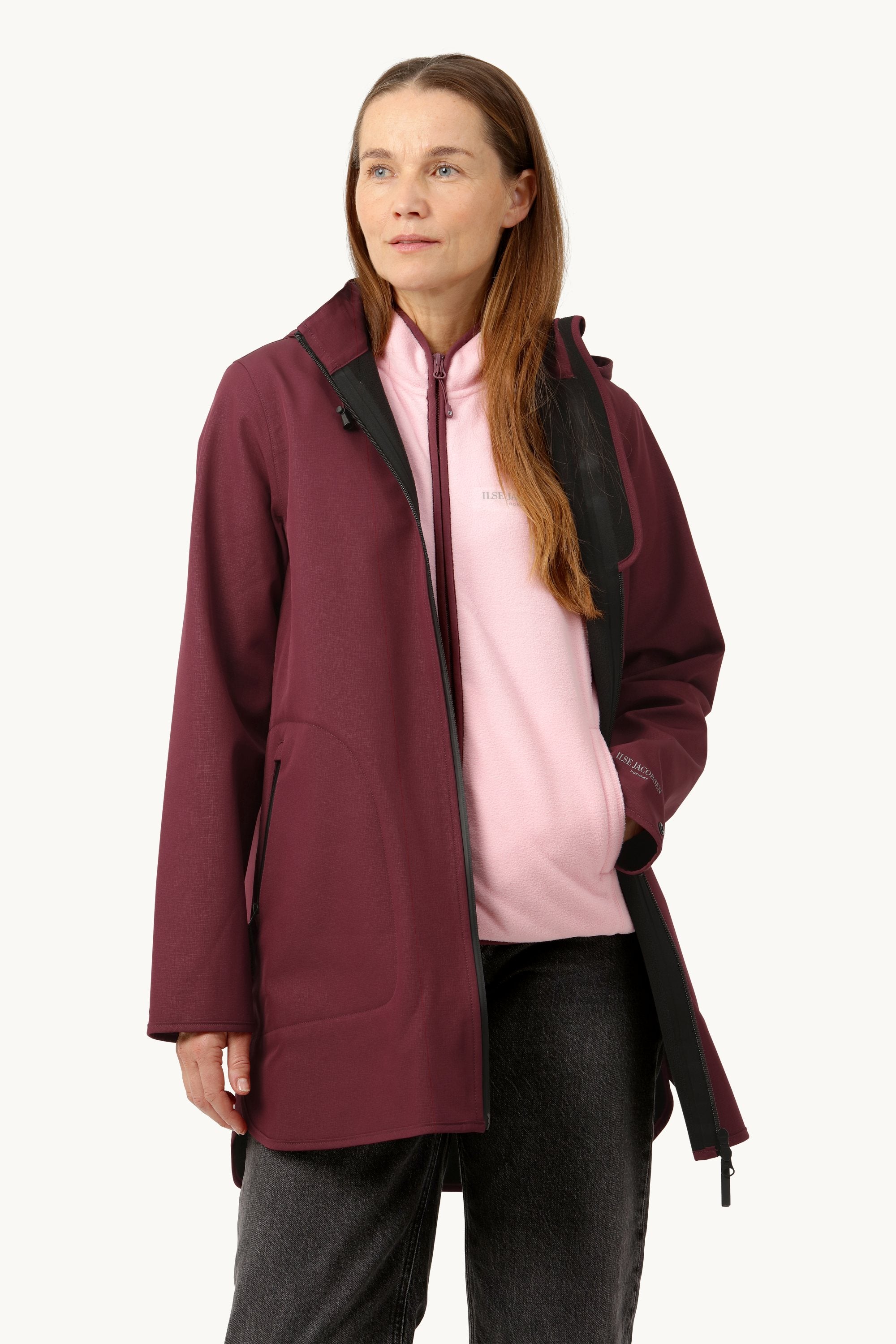 Impermeable Softshell Corte A - Maroon Banner