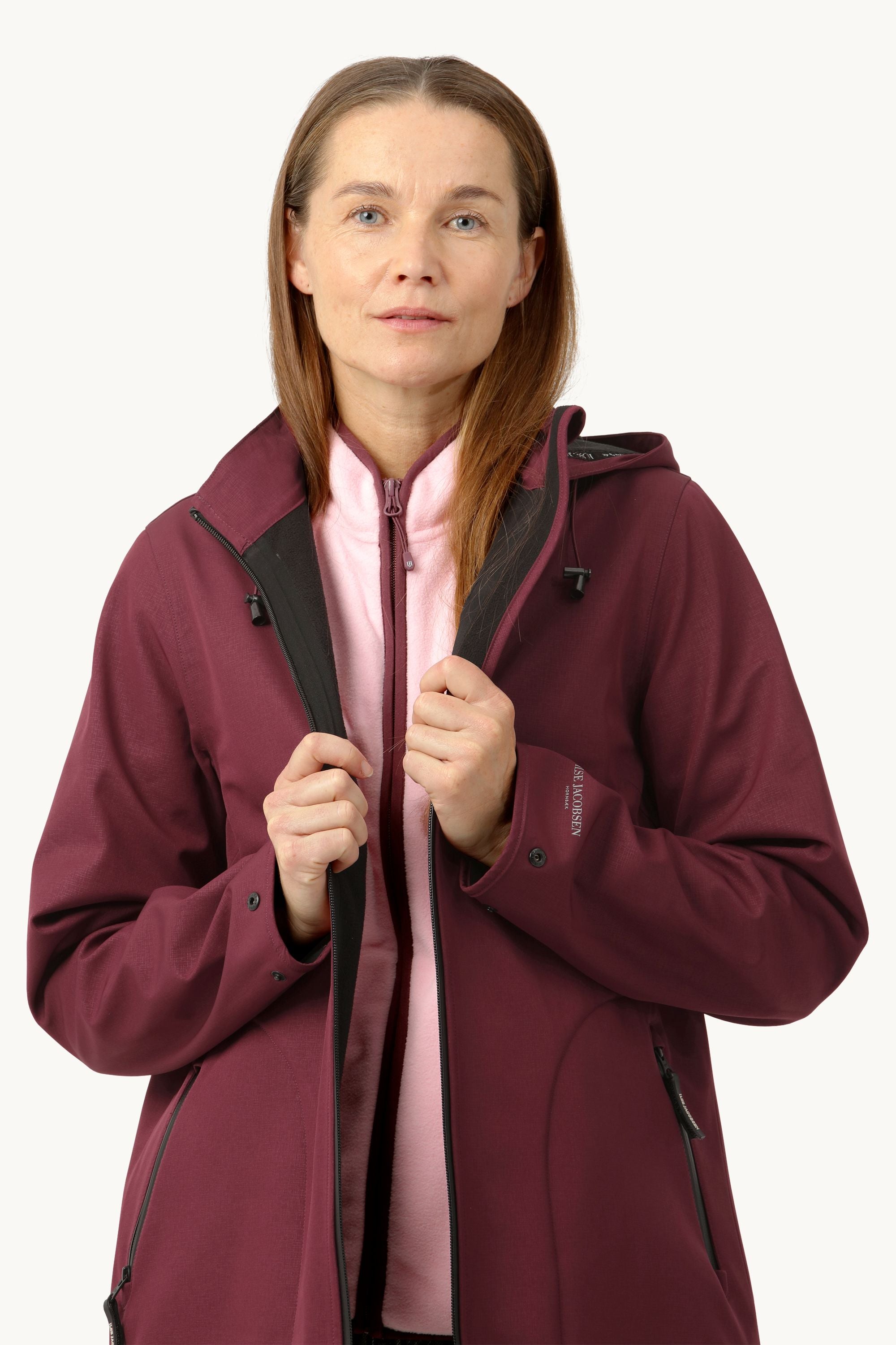 Impermeable Softshell Corte A - Maroon Banner
