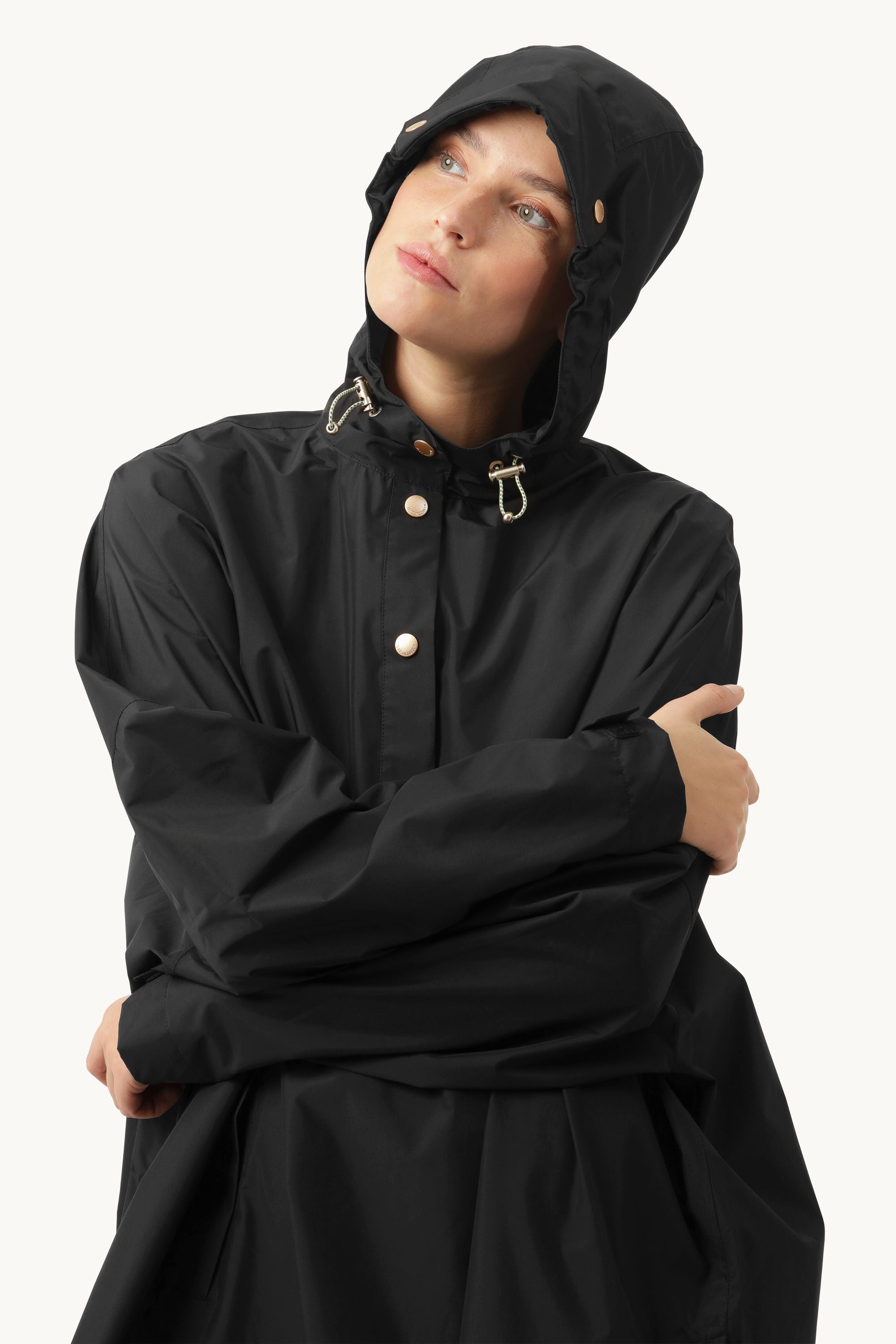 Poncho con mangas - Negro