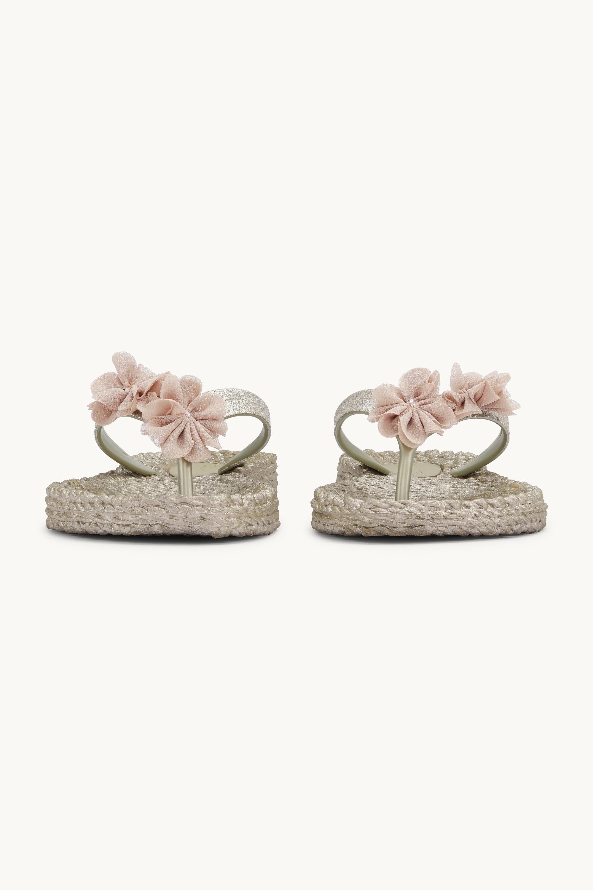 Flip Flops with Flowers - Atmosphere