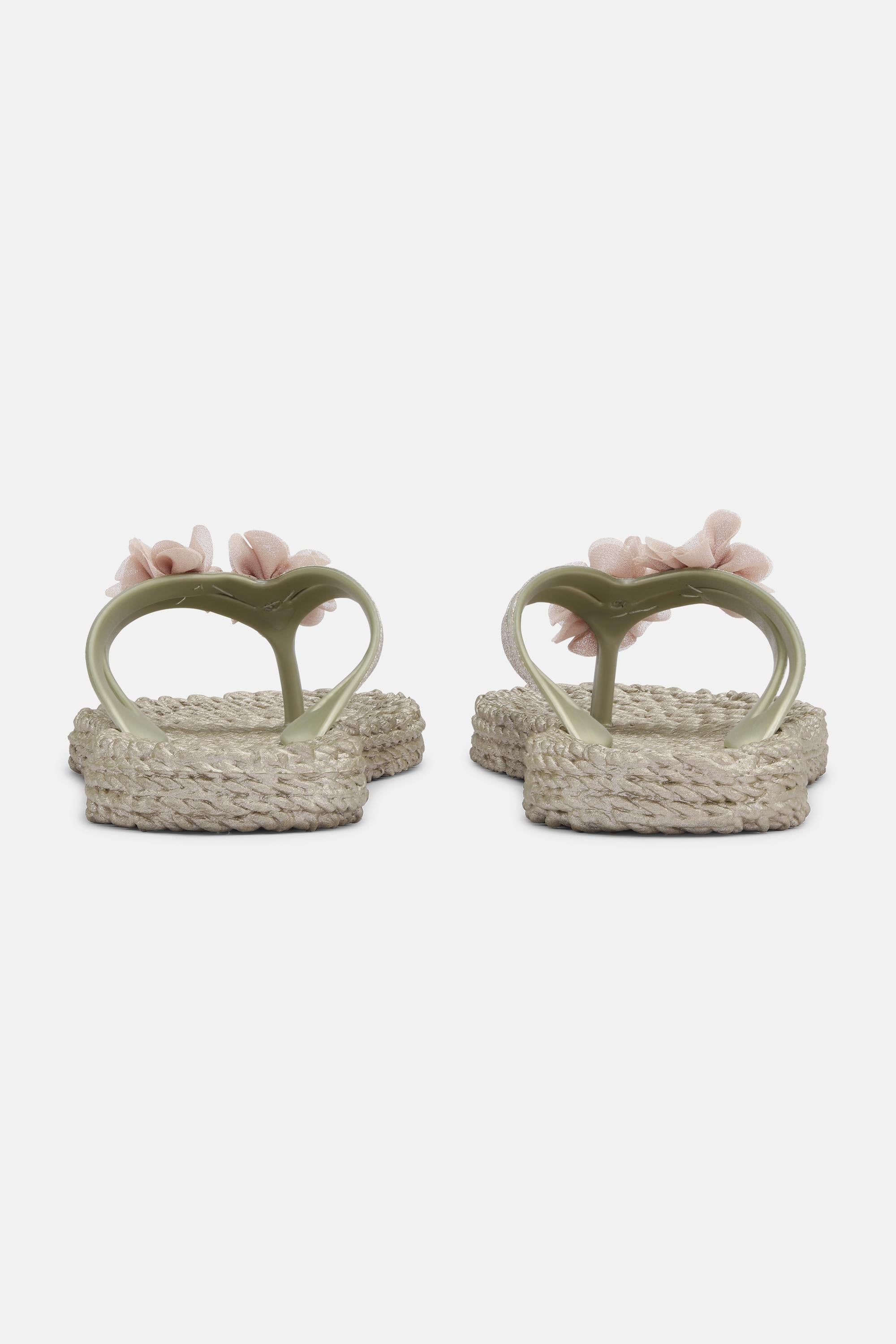 Flip Flops with Flowers - Atmosphere