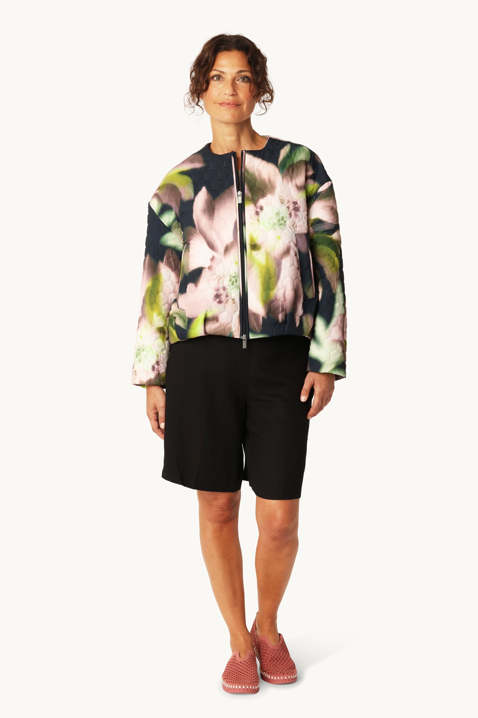 Short Quilted Jacket - Dark Photoristic Flower
