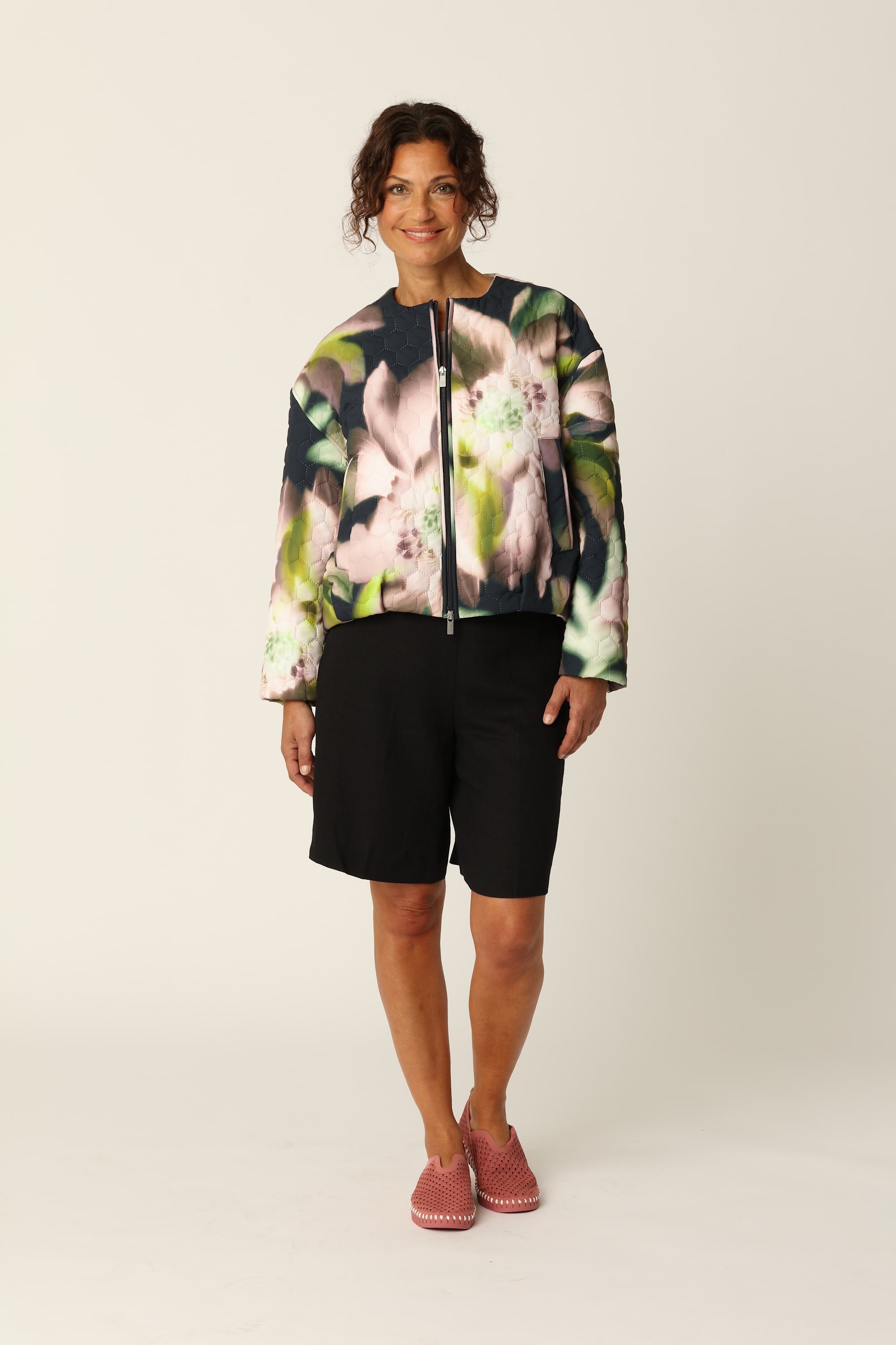 Short Quilted Jacket - Dark Photoristic Flower