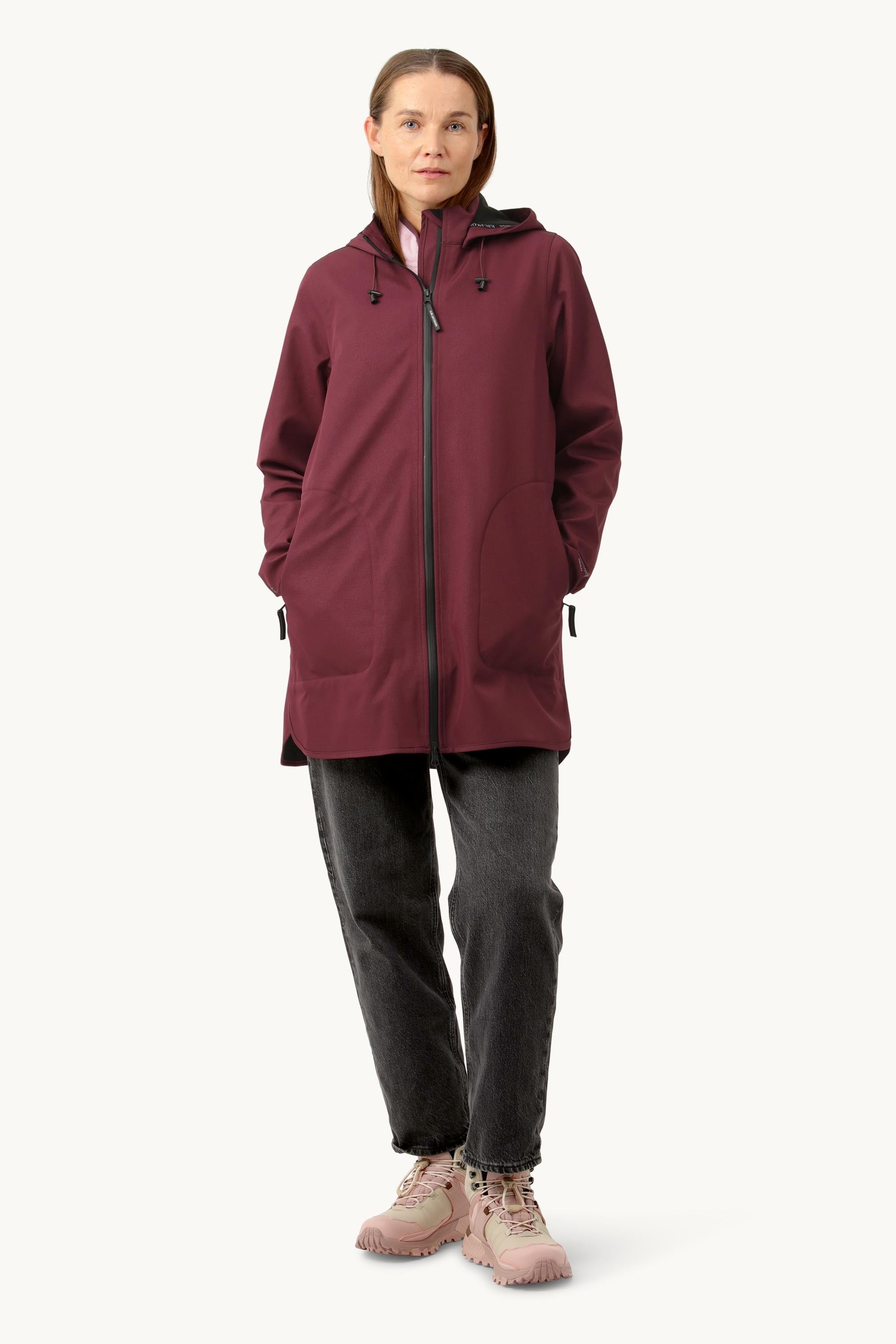 Impermeable Softshell Corte A - Maroon Banner