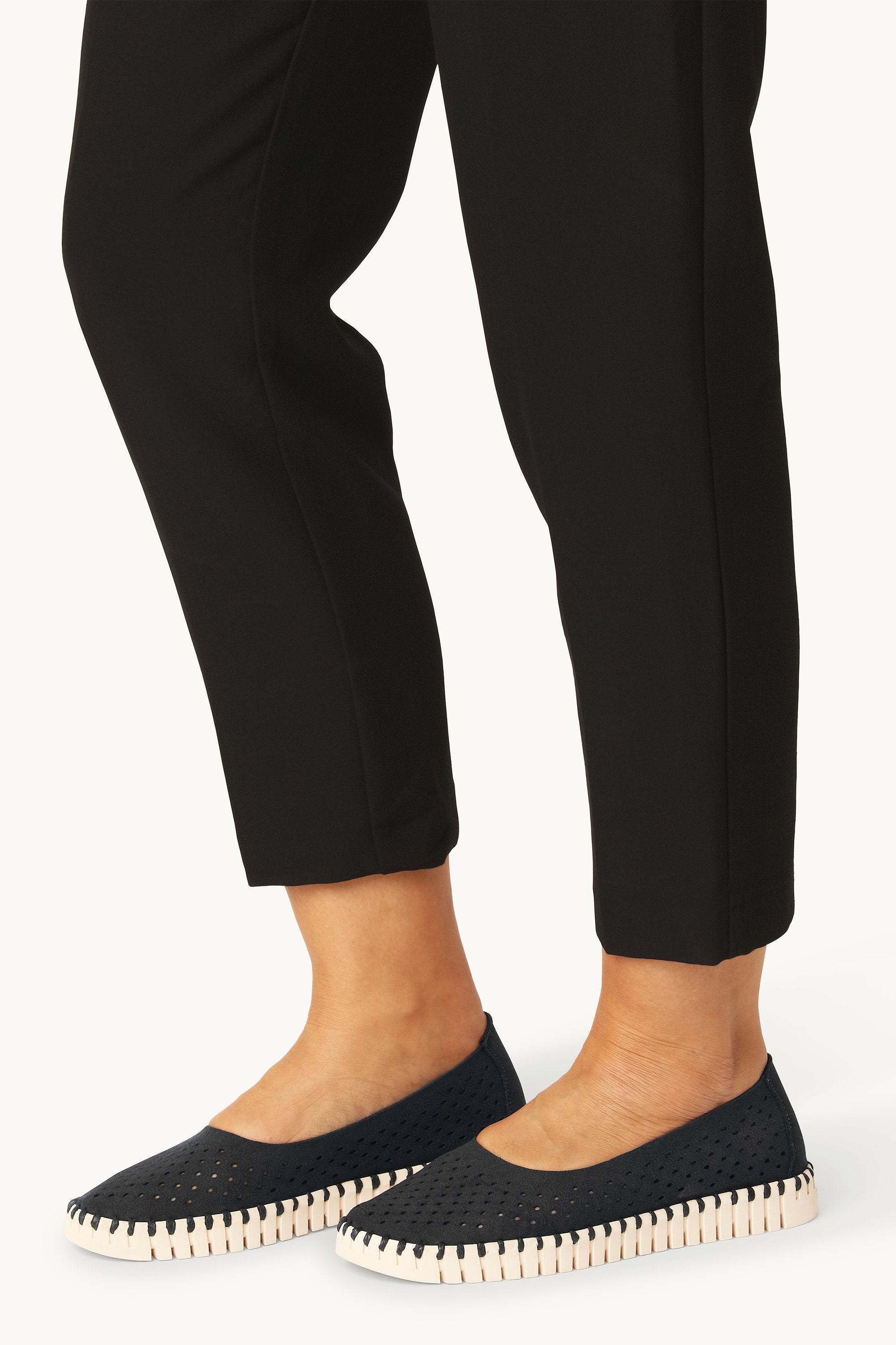 Ballerina - Black Pearled Ivory